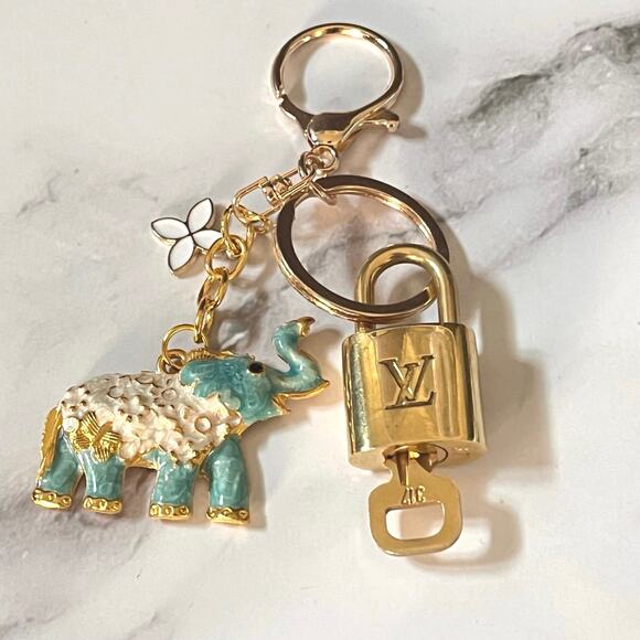 Louis Vuitton Lock & Key #317with Elephant & Fleur Charms Keychain - Picture 1 of 6
